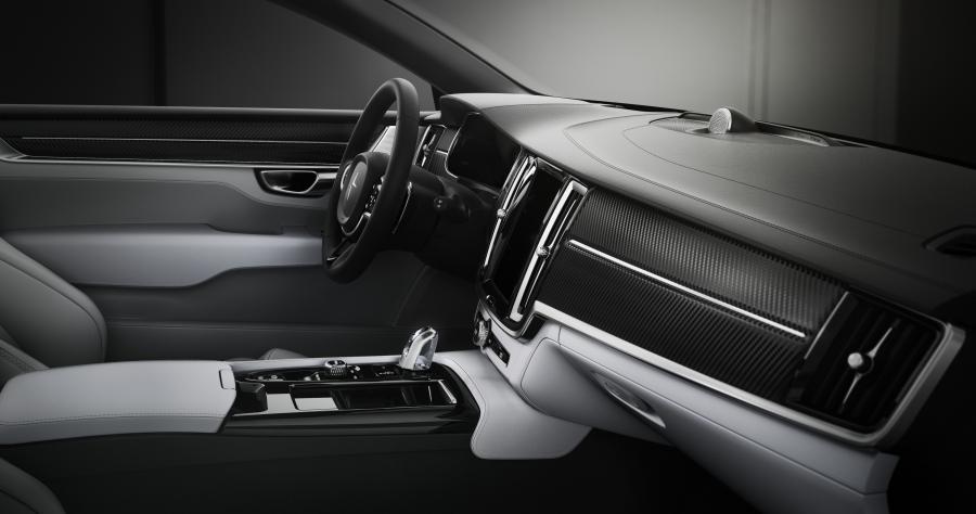 Интерьер Polestar 1 2019 года  (WW) (фото 21 из 46)